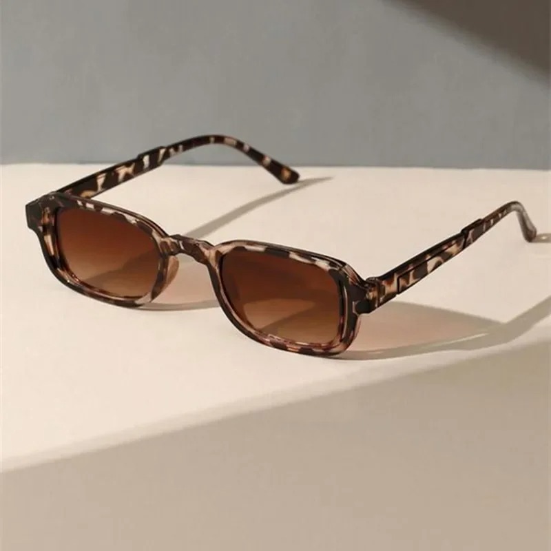 Luxurious Rectangle Sunglasses - Vintage Fashion Enthusiasts 评论和价格