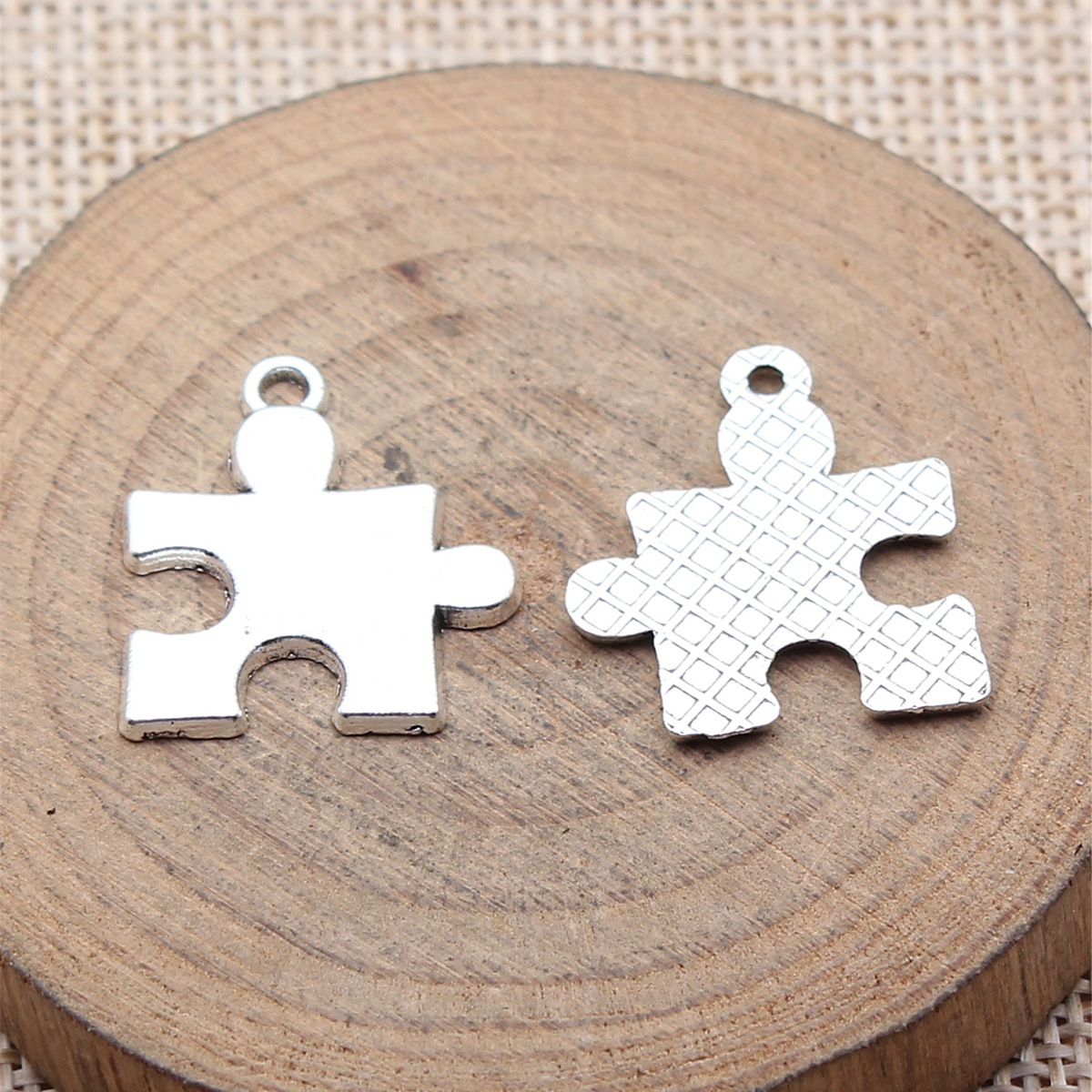 WYSIWYG 10pcs 23x20mm 2 Colors - Vintage Fashion Stores 评论和价格